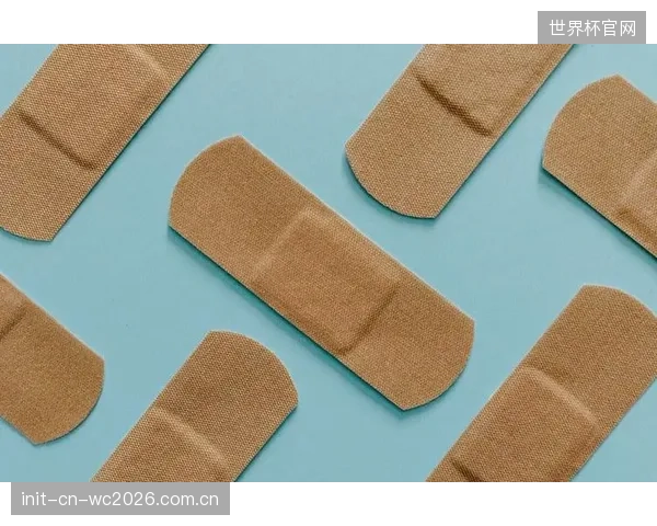 根据上海华山医院皮肤科的临床测试，新款改性丙烯酸压敏胶绷带在48小时佩戴后，致敏率成功控制在0.5%以下